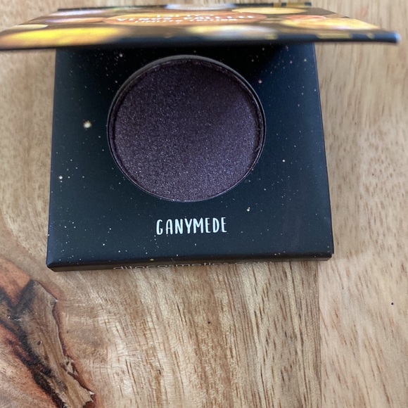 Eyeshadow, Brush and Lip Liner with Bag - Picture 2 of 5